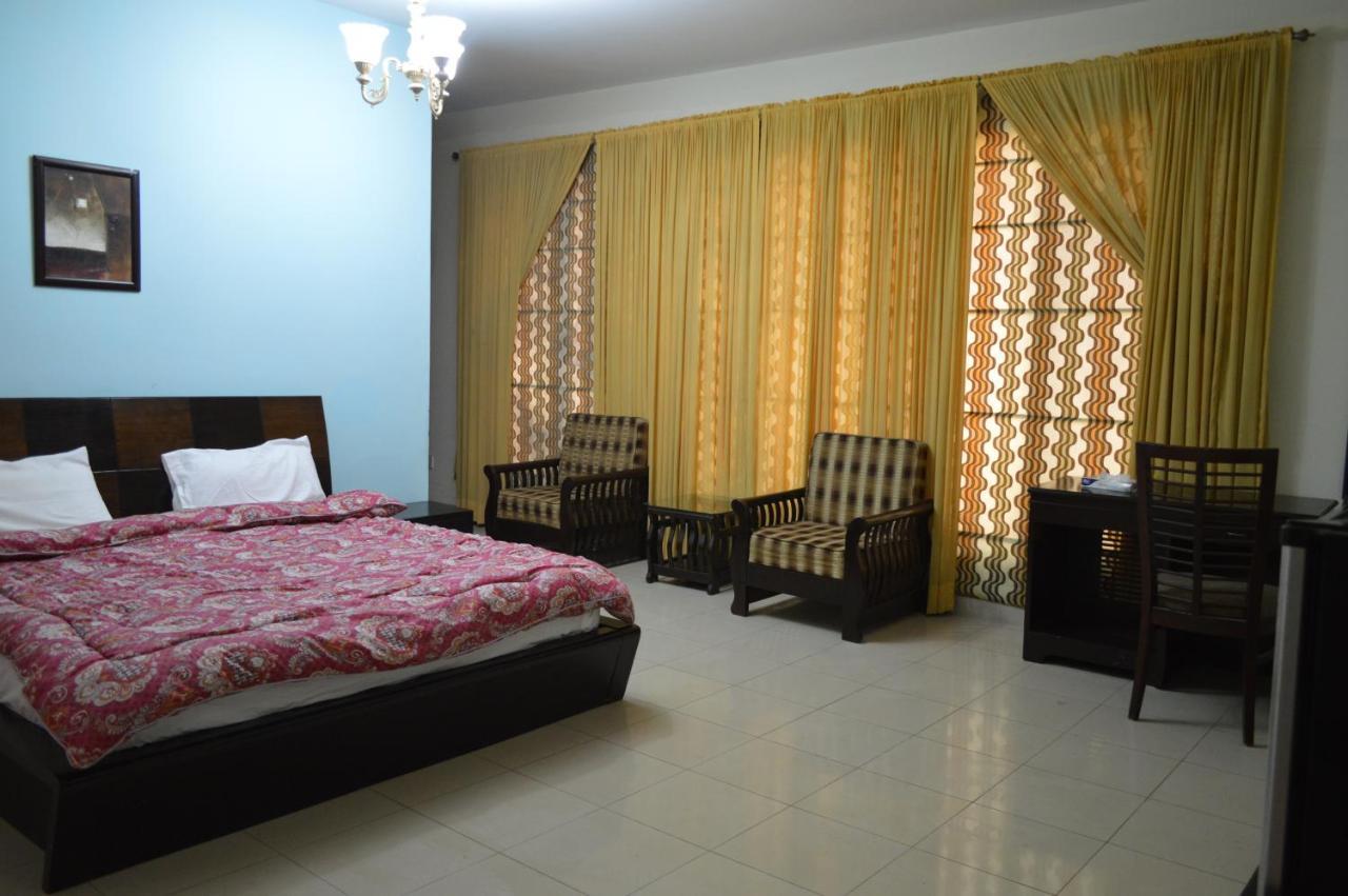 Bed and Breakfast Royal Manor F-10 Исламабад Экстерьер фото