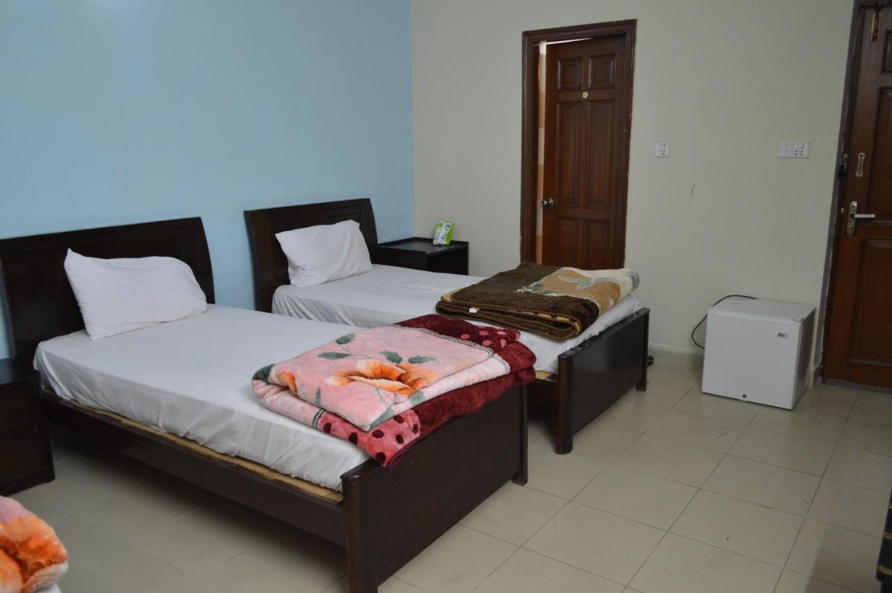 Bed and Breakfast Royal Manor F-10 Исламабад Экстерьер фото