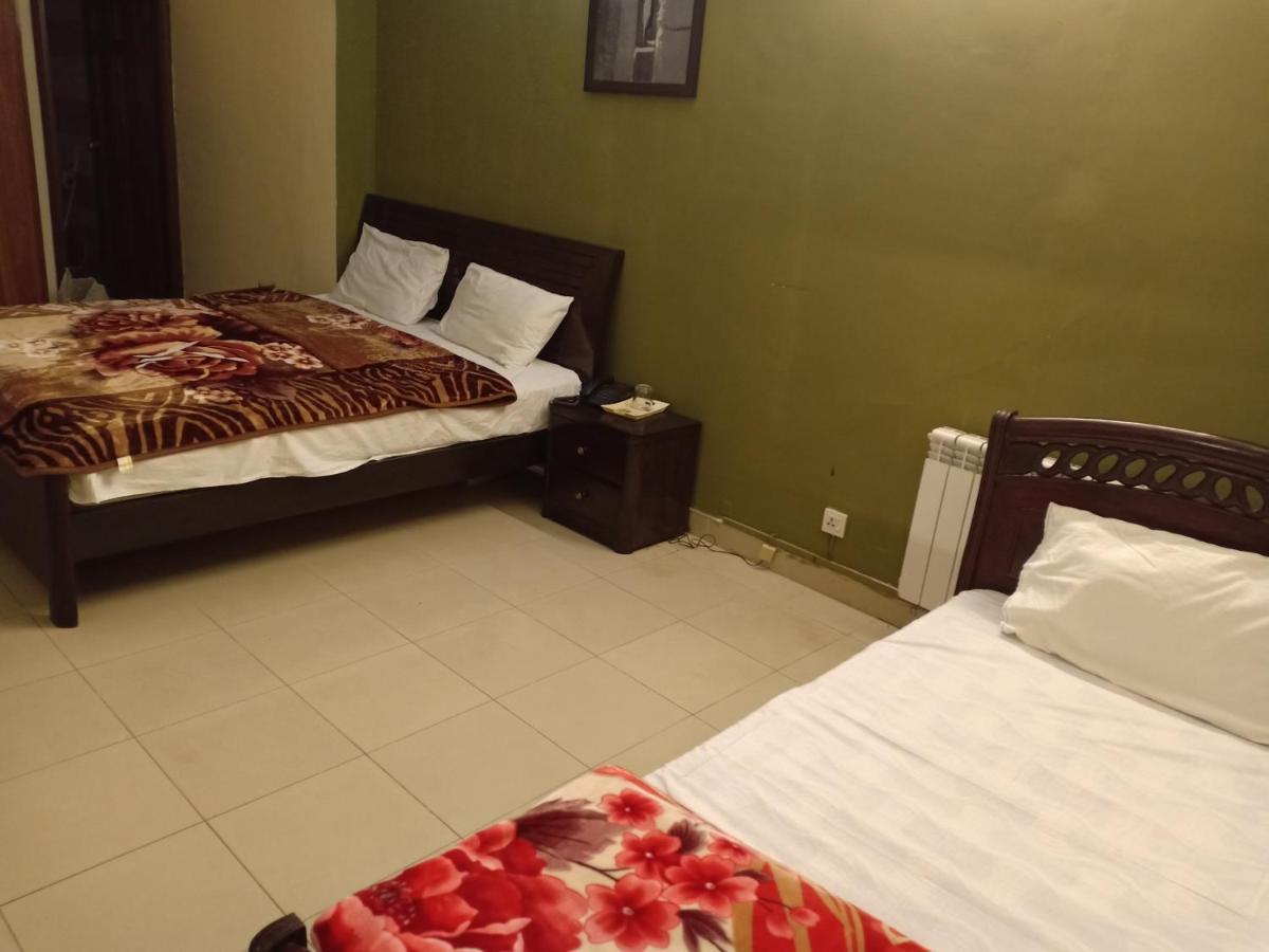 Bed and Breakfast Royal Manor F-10 Исламабад Экстерьер фото