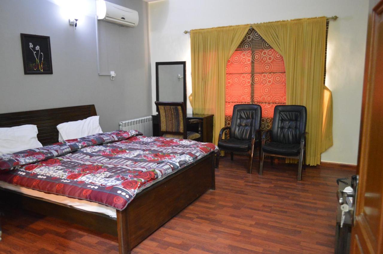 Bed and Breakfast Royal Manor F-10 Исламабад Экстерьер фото